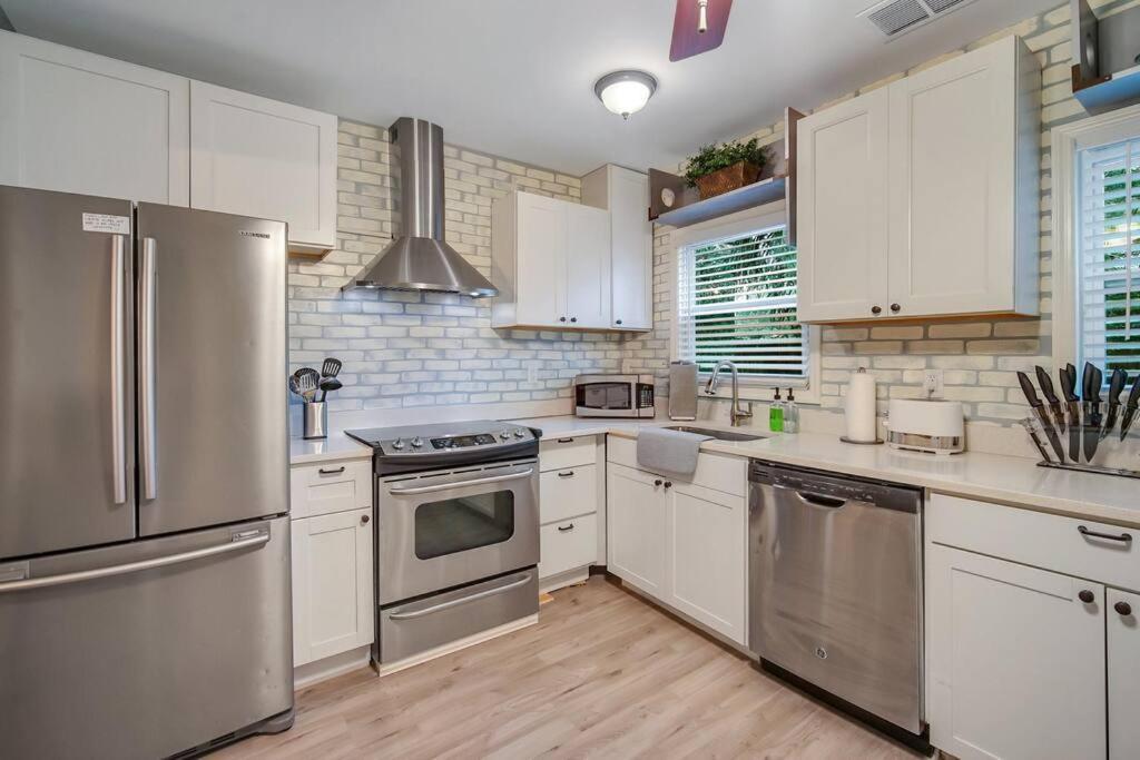 New Cheerful Renovated Home - 5 Min To Downtown! 薩凡納 外观 照片
